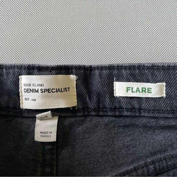 Flared Cropped Black Rhinestone Capri Jeans Size 6S - Picture 9 of 10